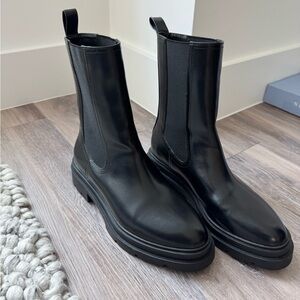 Zara size 8 lug sole Chelsea boot worn once!